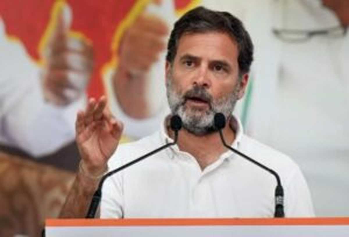 राहुल गांधी से मिलने वाले रामचैत मोची ने सुल्तानपुर में डीएम को सुनाई अपनी समस्याएं